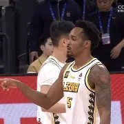 c7-河南男篮客场告捷，坚定信心冲击季后赛(河南男篮队员名单)