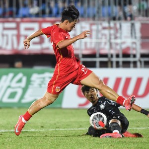 c7娱乐-包含韩国队凭借精湛技术在足球场上取得胜利的词条