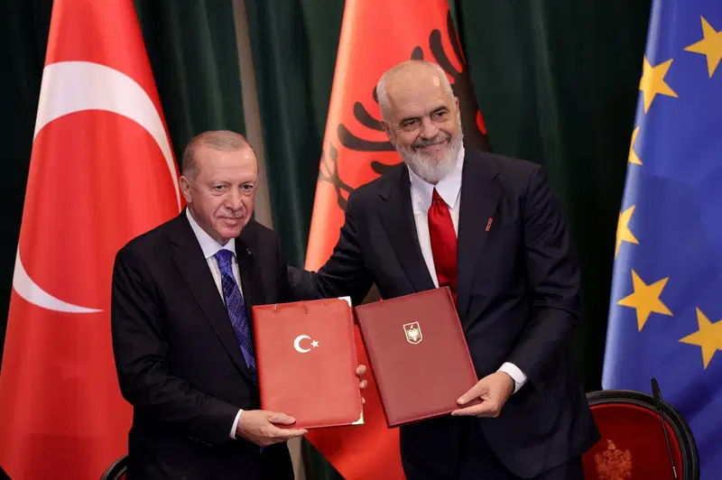 关于土耳其大胜阿尔巴尼亚，出线前景一片光明的信息