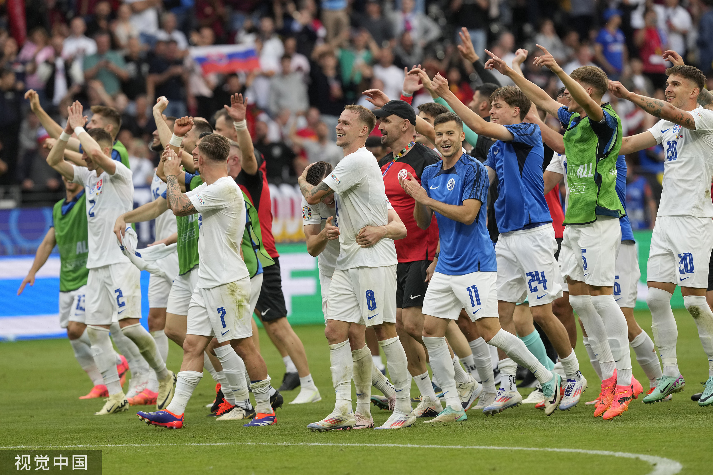 包含基尔克伦战胜洛桑体育，晋级欧洲足球联赛半决赛的词条