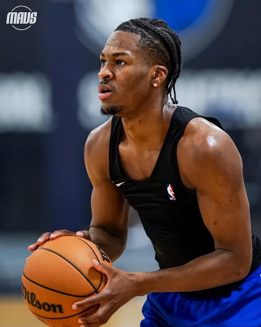 包含独行侠主教练表态态度坚决，力挺球员团结的词条